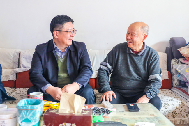 新春送祝福 关怀暖人心——新疆农业大学校领导开展春节走访慰问活动