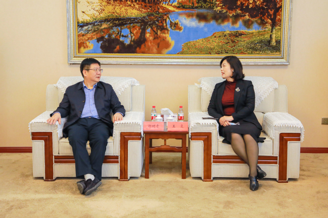 南方航空新疆分公司党委书记、副总经理王曼 一行来校会谈