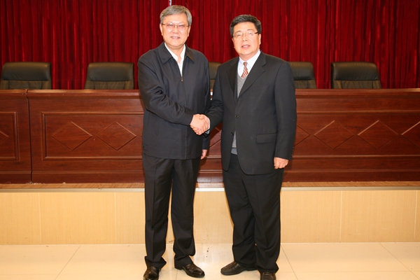 自治区党委任命高发水同志担任我校党委书记