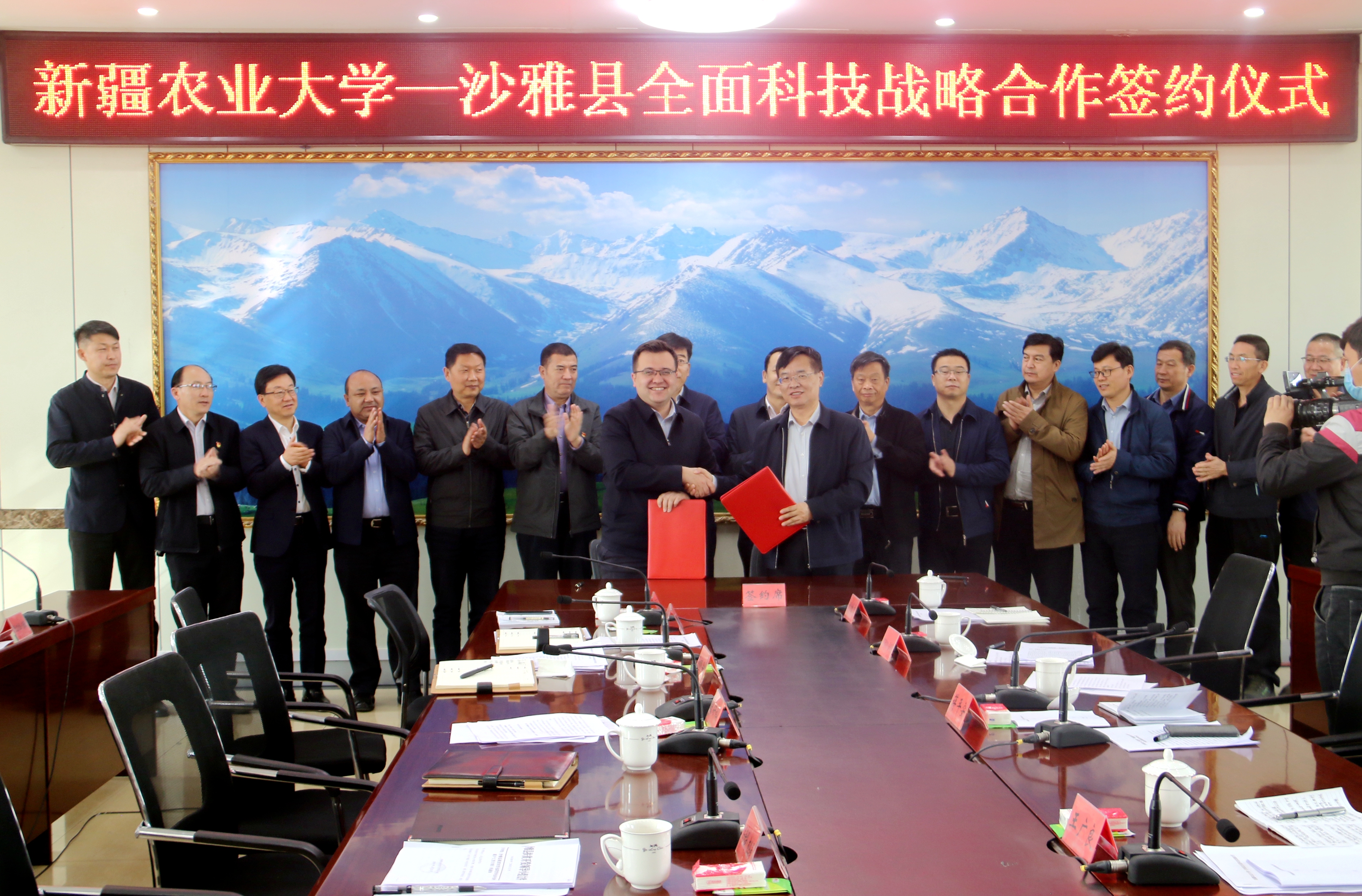 我校与沙雅县人民政府签订科技战略合作协议